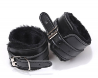 Menottes en simili cuir SM Bondage